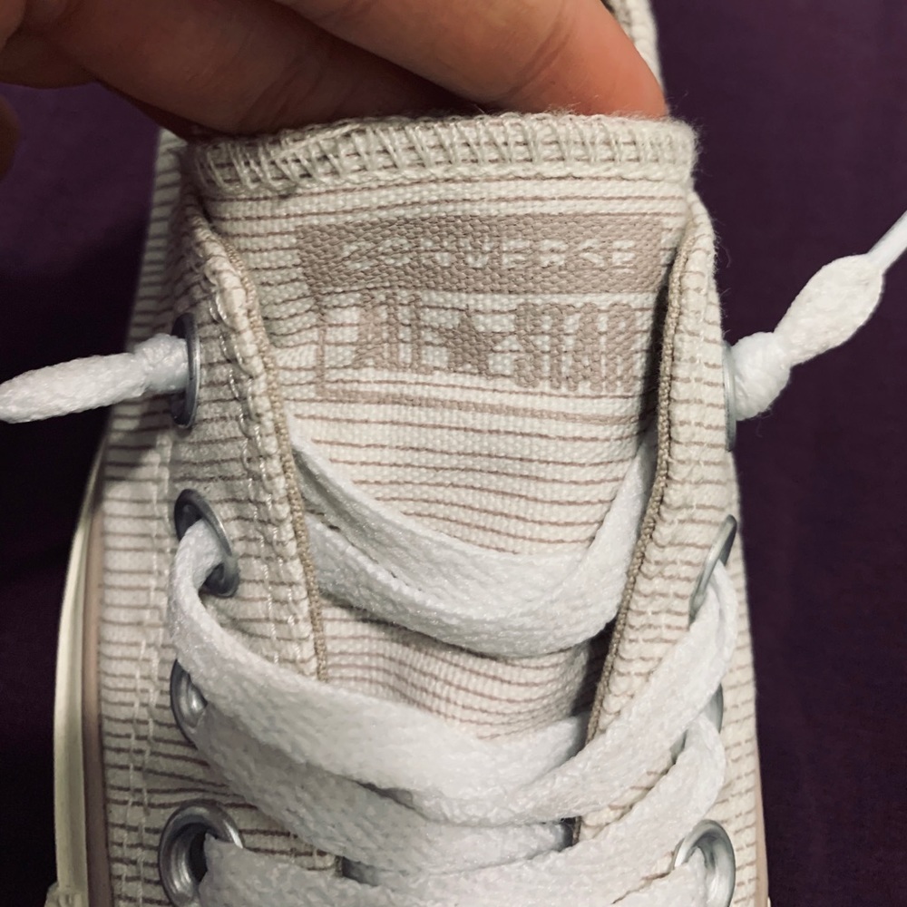 SUPER CUTE converse size 5 women’s NWT - Picture 4 of 8